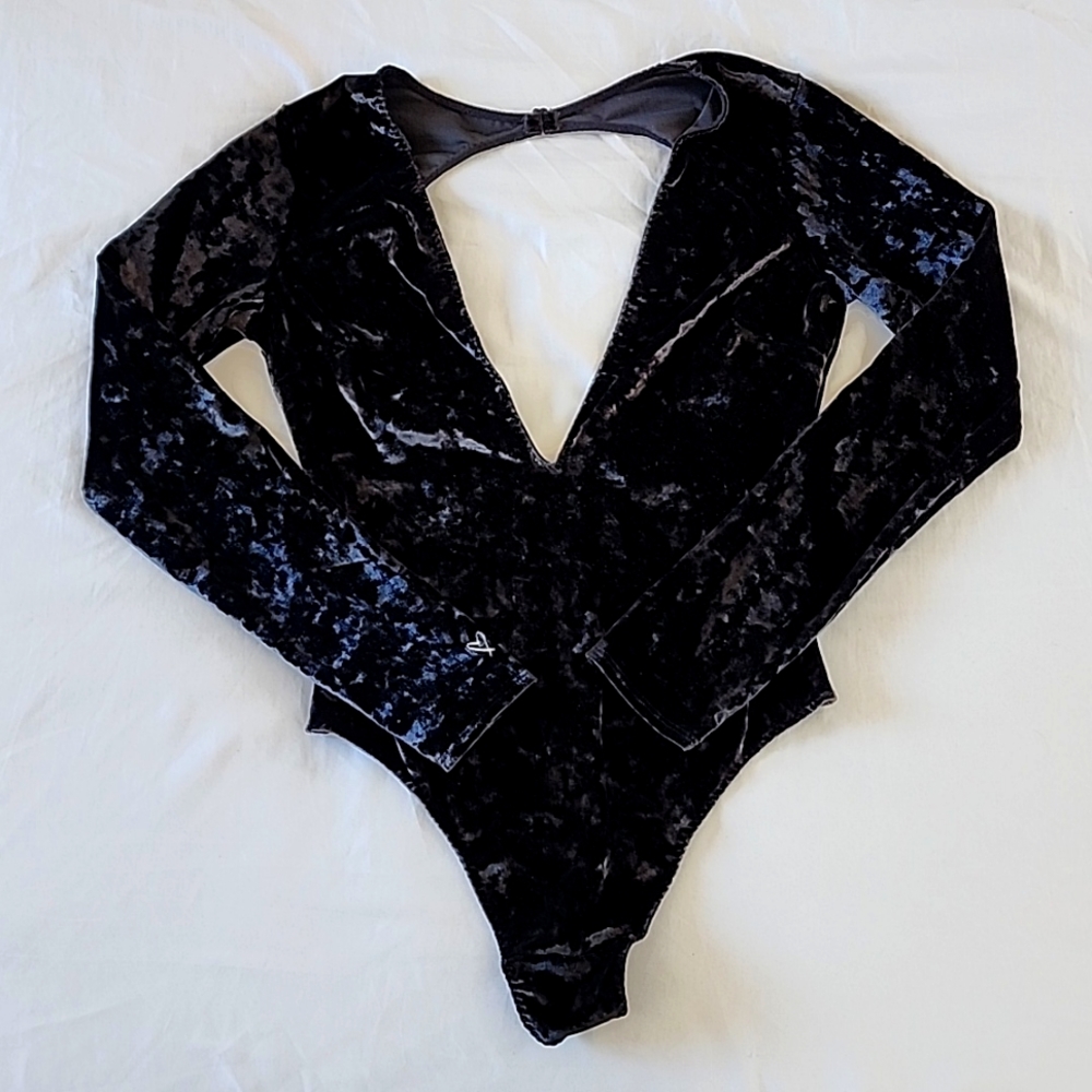 ✨️ VS Crushed Velvet Bodysuit ✨️